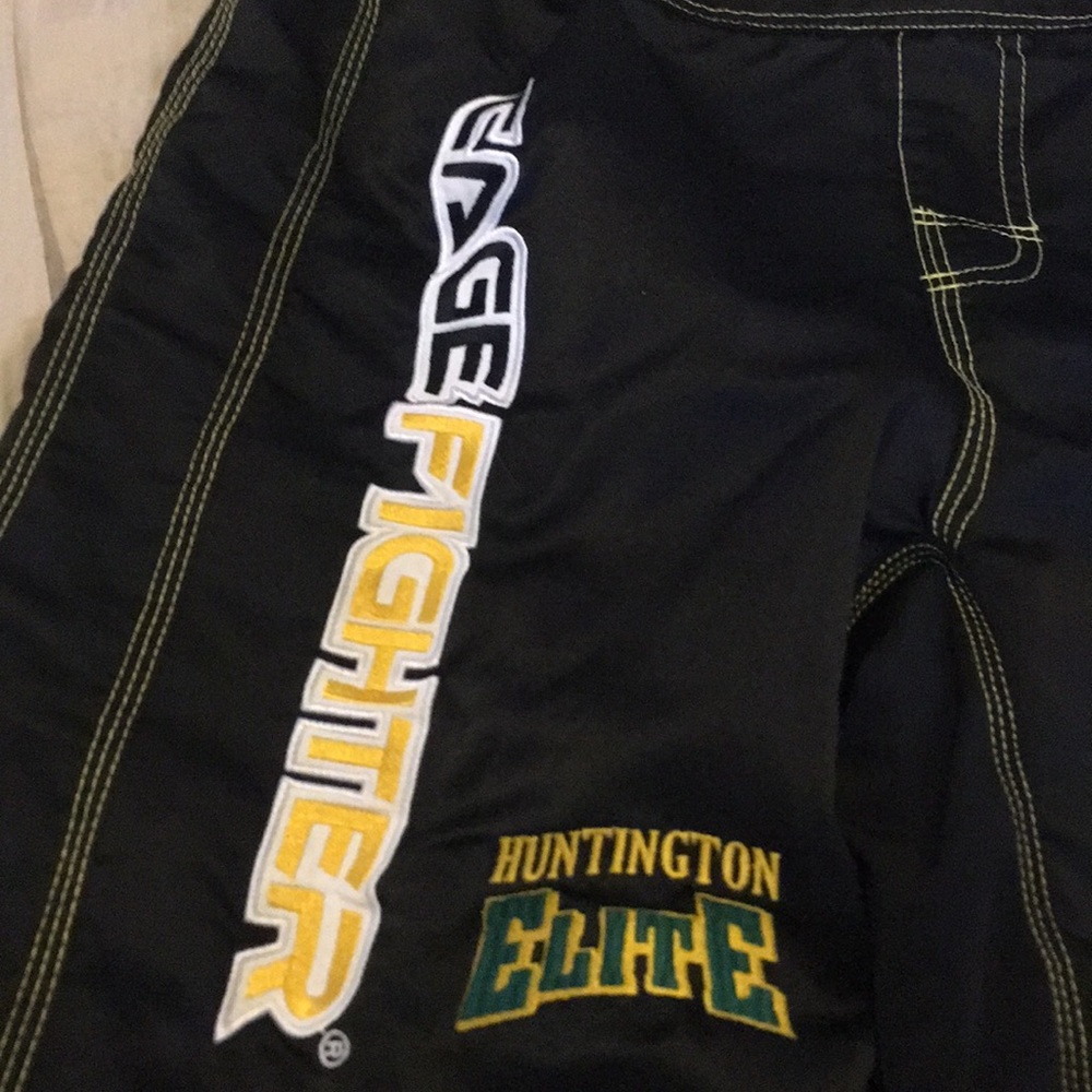 Shorts - Picture 2 of 3